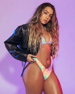 Smoking Hot - Sommer Ray Solstice