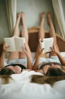 Women Reading: Photo