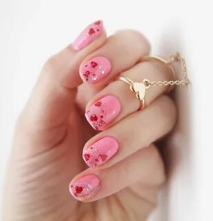 10 Referensi Nail Art Manis Bertema Valentine, Mau Coba Gak?