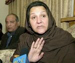 Kulsoom Nawaz’s condition critical, doctors tell Sharif fami