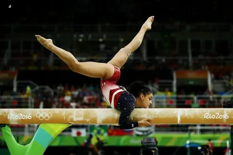 Olimpiyatlar Savaş Royale Olsaydı, Laurie Hernandez Hayatta 