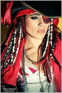 Pin by Michelle Ashford on Pirate girls Pirate hair, Dread h