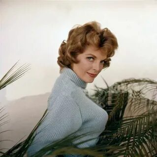 Julie London Sweater Picture Betonung