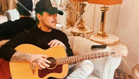 Sorprendente! Christian Nodal rompe las barreras y se convie