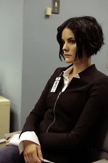 Blindspot Jamie alexander hair, Jaimie alexander, Short hair