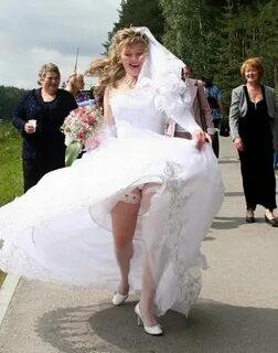 Неудачные свадебные платья:слишком откровенные и просто неле