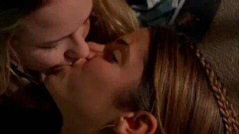 Evan Rachel Wood and Nikki Reed Lesbian Kiss - Lesbian Media