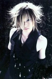 Uruha ♡ Pretty people, Boy hairstyles, Visual kei