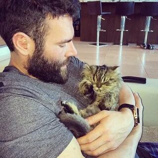 Dan Bilzerian Tiny cats, Dan bilzerian, Cats