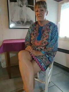 Granny sexy skirt candid amateur - 32 Pics xHamster