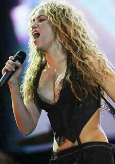 shakira breast.... - Shakira Photo (18662282) - Fanpop