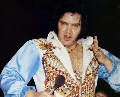 Elvis gallery images on stage 70s