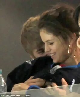 Justin Bieber and Selena Gomez enjoy amorous hockey date in 