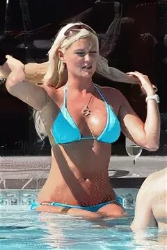 Megan Hauserman - Bikini at the Pool 26.08.09 16x - Celebs -