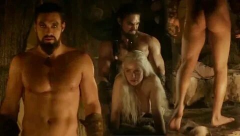 Jason Momoa, desnudo, muestra su culo en una escena de sexo 