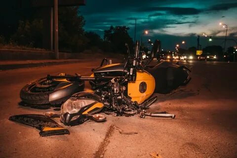В Волгограде мотоциклист скончался после аварии на "танцующе