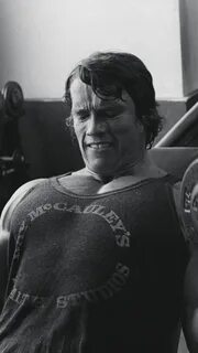 2160x3840 Arnold Schwarzenegger In Gym Photos Sony Xperia X,