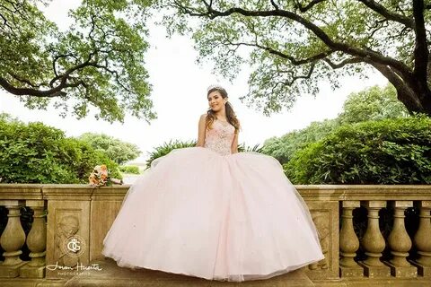 Quinceaneras in Houston: The Fine Art Photography Approach Q