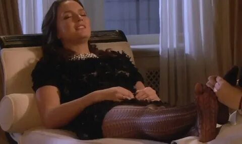 Leighton Meester`s Legs and Feet in Tights 5-NO SHOES