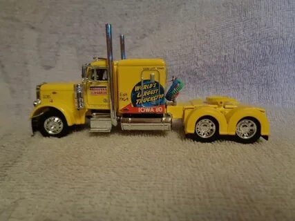 1:64 DCP 33477 Peterbilt 379. "IOWA 80". Wilson Grain Traile