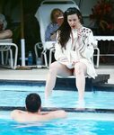 FOTO / Liv Tyler, poziţie indecentă la piscină! Vedere direc