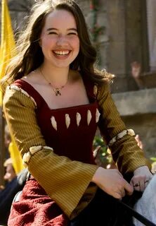 Smile Anna Popplewell Narnia costumes, Chronicles of narnia,