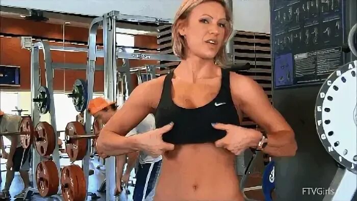 Flashing At The Gym - Porn photos HD and porn pictures of na