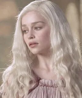 Emilia Clarke as Daenerys Targaryen in Game of Thrones. Hair