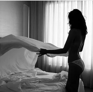 Swandive Boudoir inspiration, White sheets, Black and white 