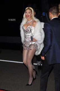 Gwen Stefani`s Legs and Feet in Tights 14