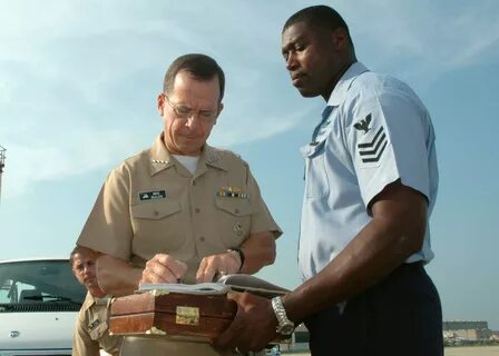 File:US Navy 050818-N-0874H-001 Chief of Naval Operations (C