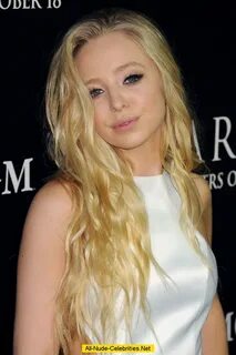 Portia Doubleday side of boob at premiere