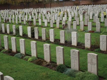 COMMONWEALTH WAR GRAVES COMMISSION : 100 years of commemorat