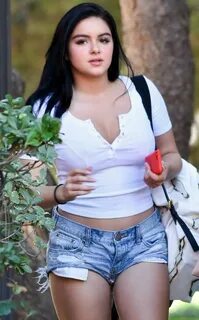 Pin by Jeffrey Raymond on Ariel Winter Family photoshoot out