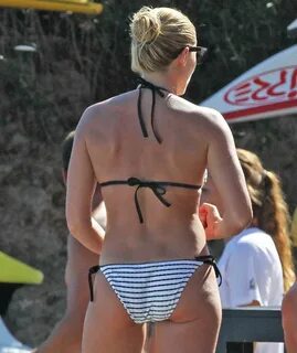 Helene Fischer in a bikini 8.84/10