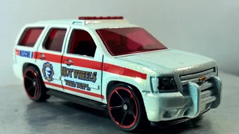 07 CHEVY TAHOE - HW City Works #2/10 2009 $7 Hot wheels, Che