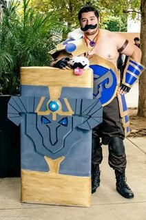 Braum Cosplay posted by John Simpson