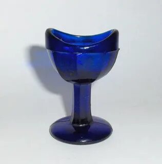 ANTIQUE COBALT BLUE GLASS MEDICAL EYE WASH BATH PEDESTAL CUP