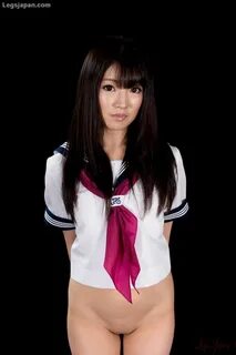 Bound brunette Mizuho Shiina involuntarily showing off her l