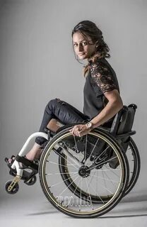 CwYB08kXEAA4N6q Wheelchair women, Wheelchair fashion, Fashio