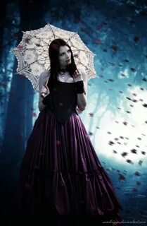 Gothic Lady Victorian vampire, Vampire woman, Victorian dres