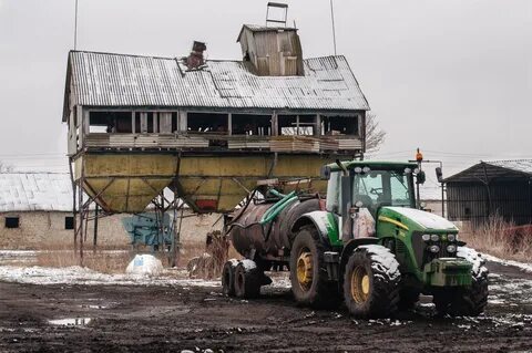 Одинокий трактор - фото автора Alexandr на сайте Сергиев.ru