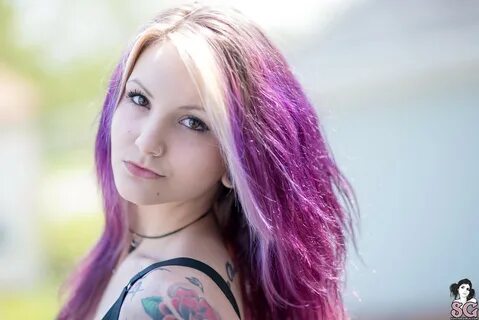 Beautiful Suicide Girl Circa Let's Kick It 05 HD iPhone Reti