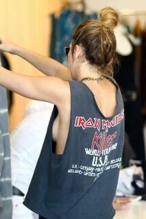 MILEY CYRUS on Shopping in Calabasas - HawtCelebs