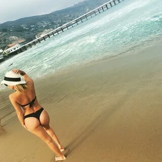 Chanel West Coast в Instagram: "Beach Life 😎 👙"