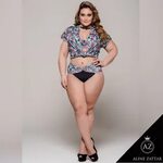EGO - Aline Zattar, modelo plus size, posa de biquíni na web