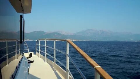 sunny view kotor bay pleasure boat: стоковое видео (без лице