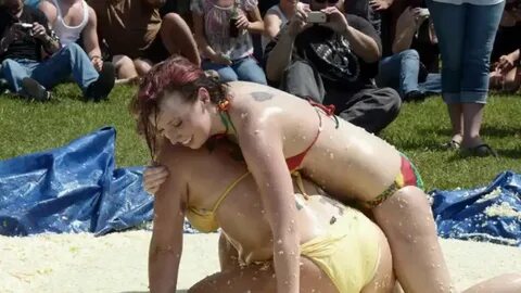 Cole Slaw Bikini Wrestling @ 2011 Outer Banks Bike Week - Yo