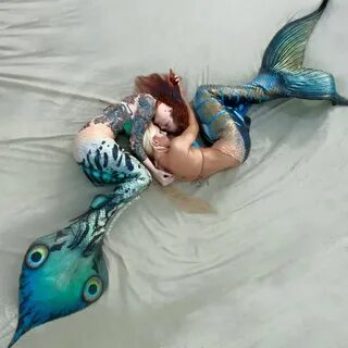 Mertailor Mermaid Tails By Eric Ducharme: Roses a red, viole