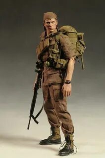 Review and photos of Hot Toys Platoon Barnes sixth scale act